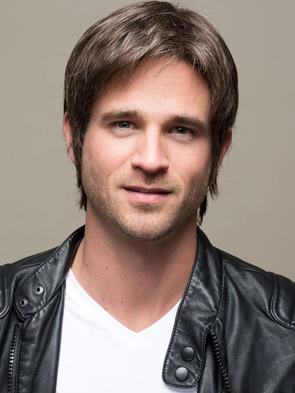 Roger Sport 2.0 | Synthetic Lace Front Men's Wig (Hand-Tied) | DISCONTINUED