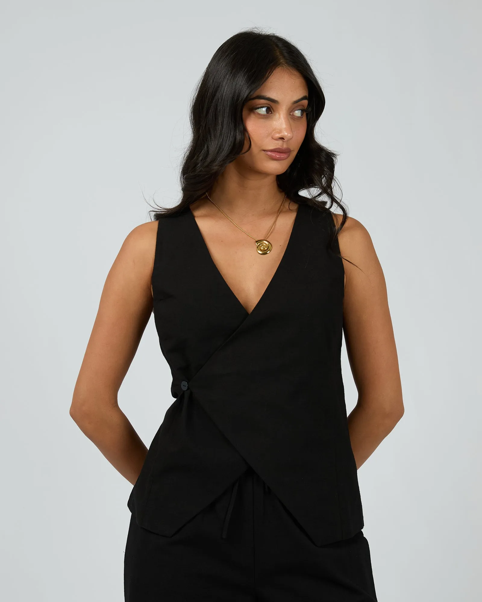 Silent Theory Willa Vest Black