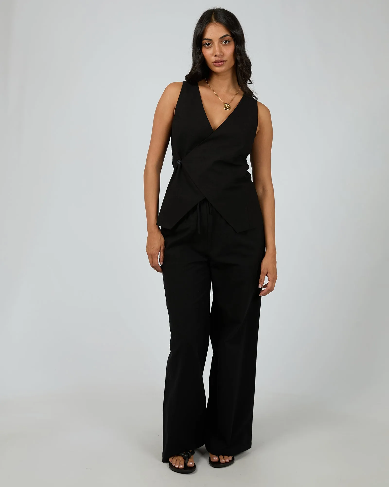Silent Theory Willa Vest Black